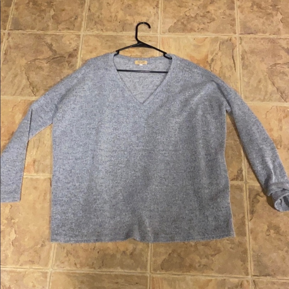 Women’s grey Piko V neck sweater